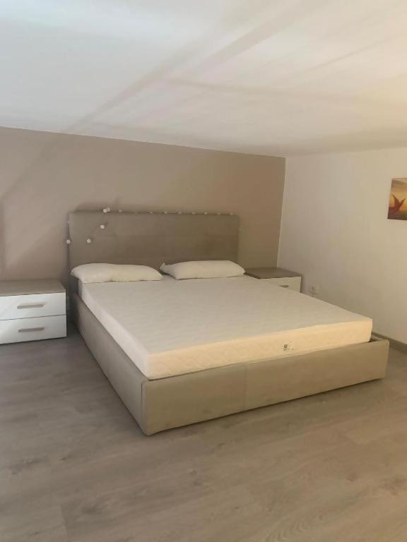 Odeon Apartment In Centro A Livorno Eksteriør billede